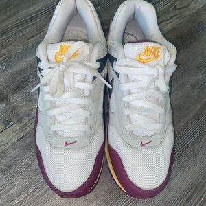 Nike size 9 no shoe pad